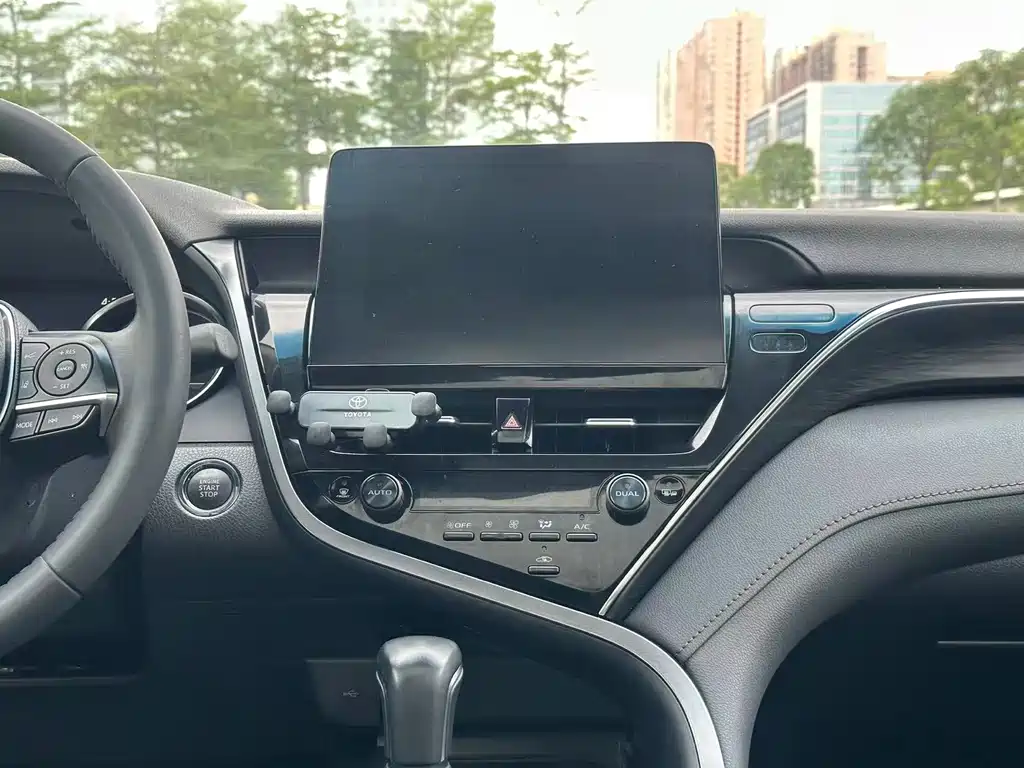Toyota Camry 2021 — фото 25