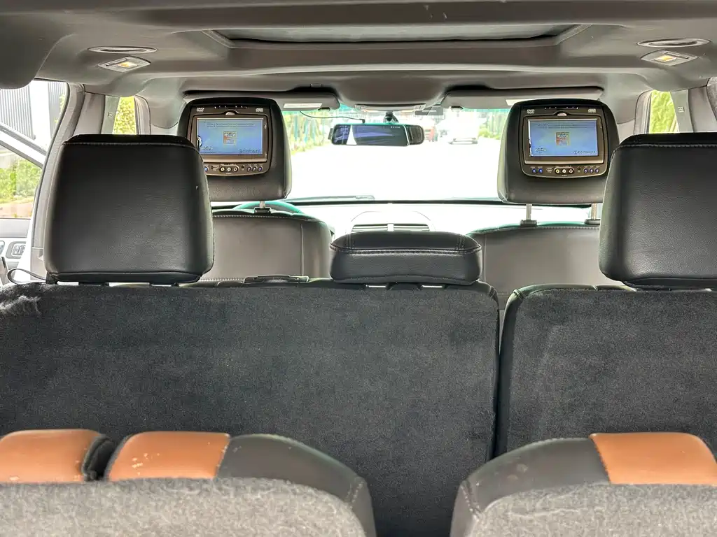 Ford Explorer 2015 — фото 9