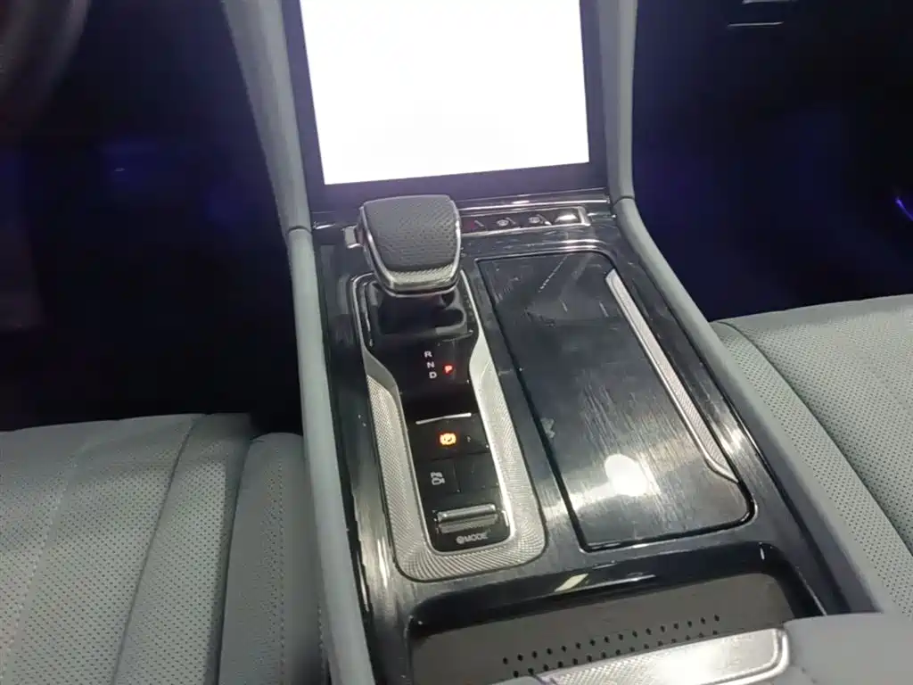 Hongqi H5 PHEV 2025 — фото 10