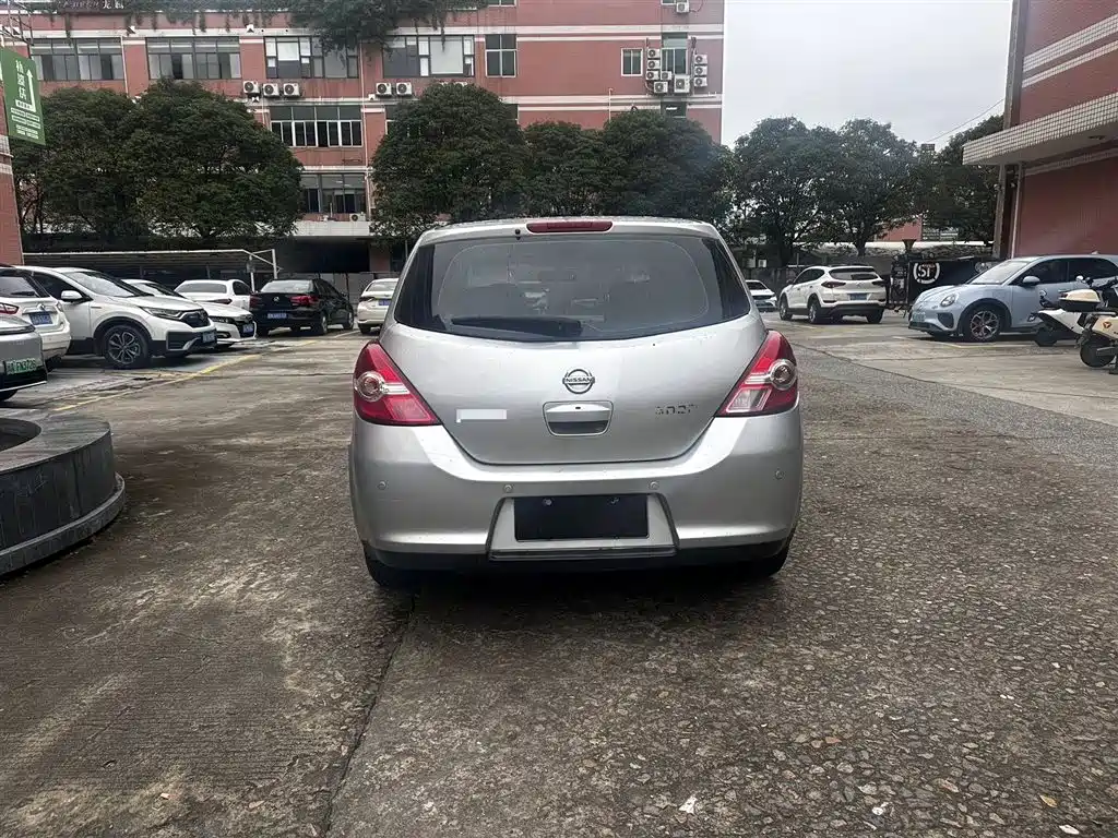 Nissan Tiida 2010