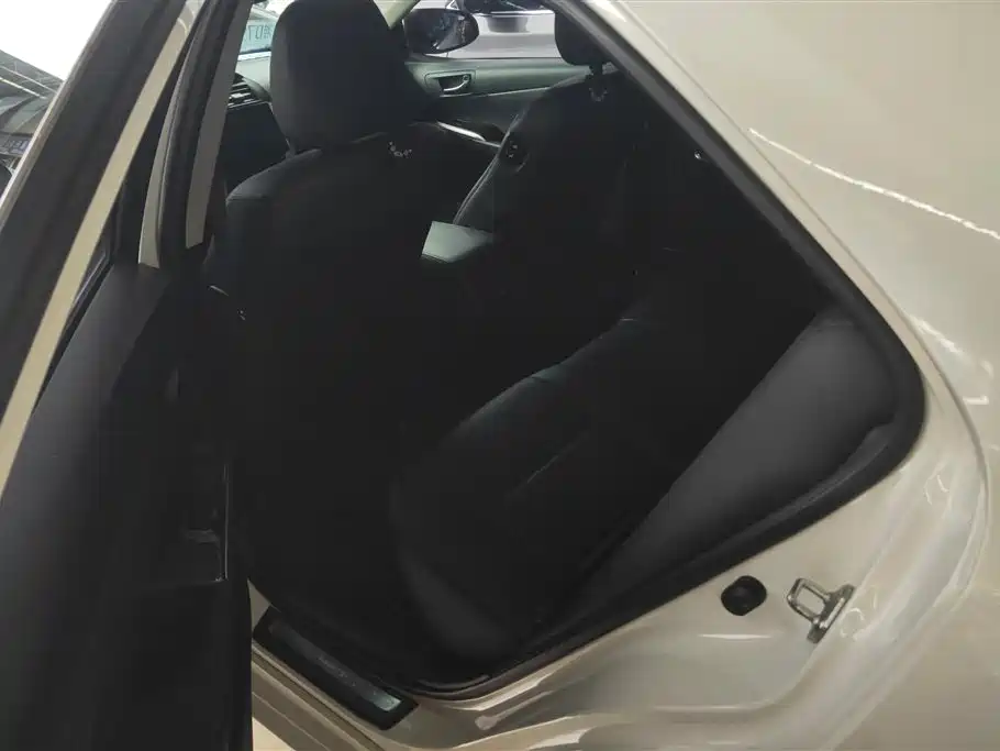Toyota Camry 2015 — фото 11
