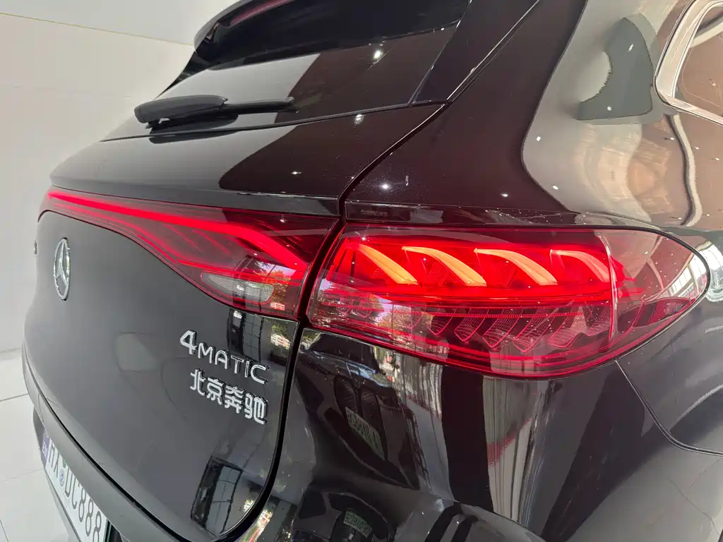 Mercedes-Benz EQE SUV 2023 — фото 13