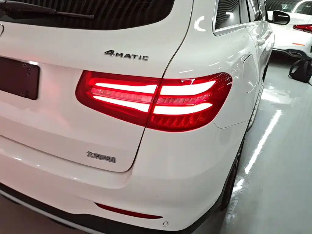 Mercedes-Benz GLC 2018 — фото 24