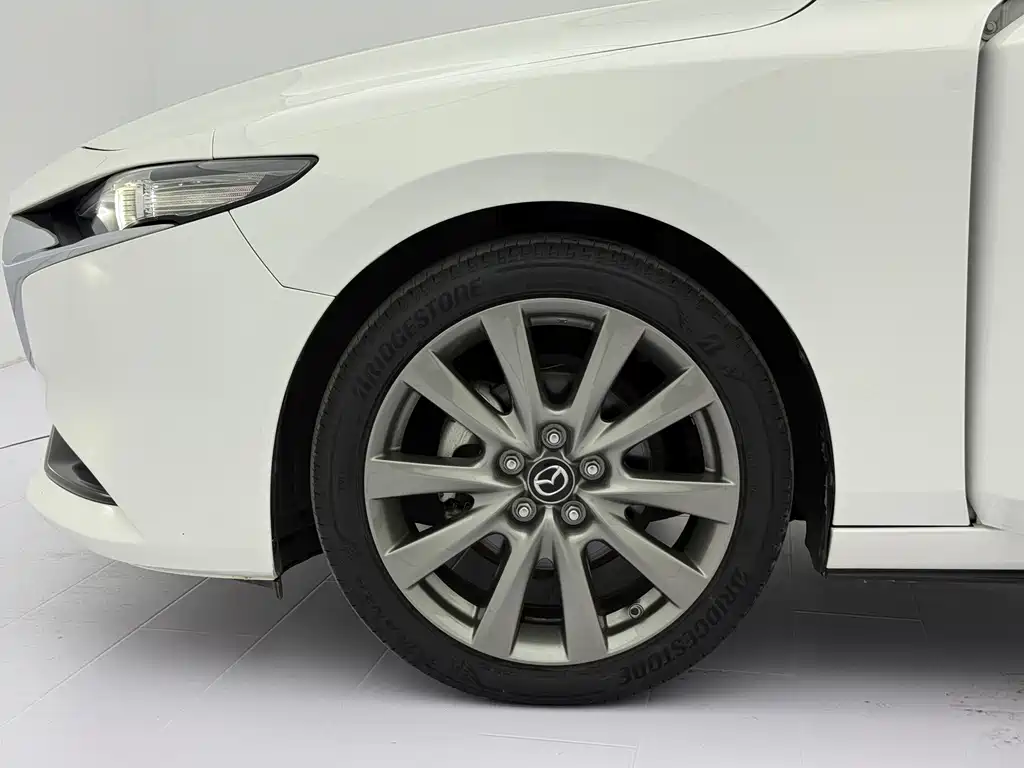 Mazda 3 Axela 2021 — фото 23