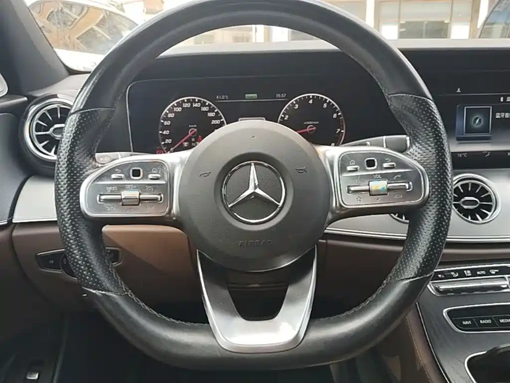 Mercedes-Benz E-Class 2020 — фото 11