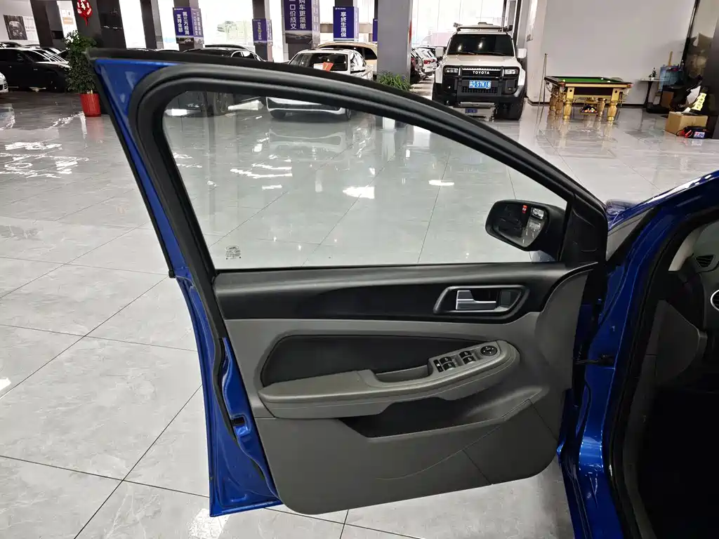 Ford Focus 2014 — фото 14