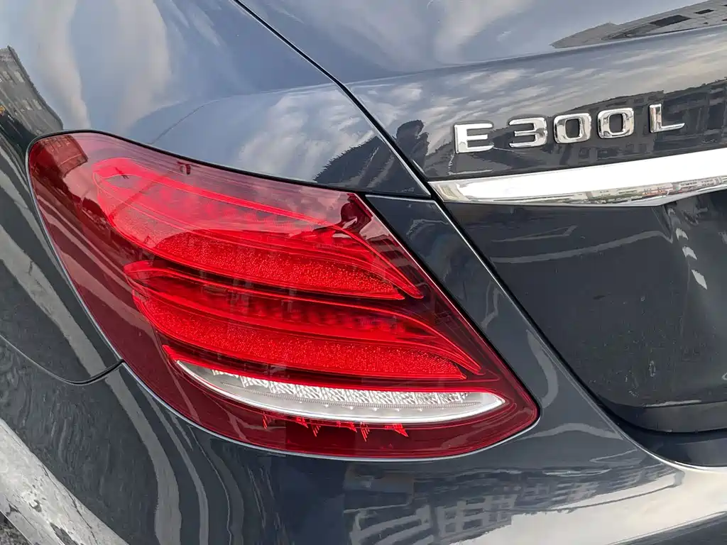Mercedes-Benz E-Class 2019 — фото 16