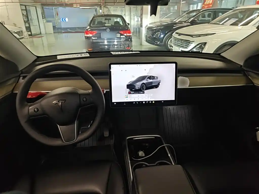 Tesla Model Y 2023 — фото 10