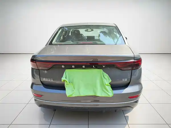 Geely Emgrand 2022