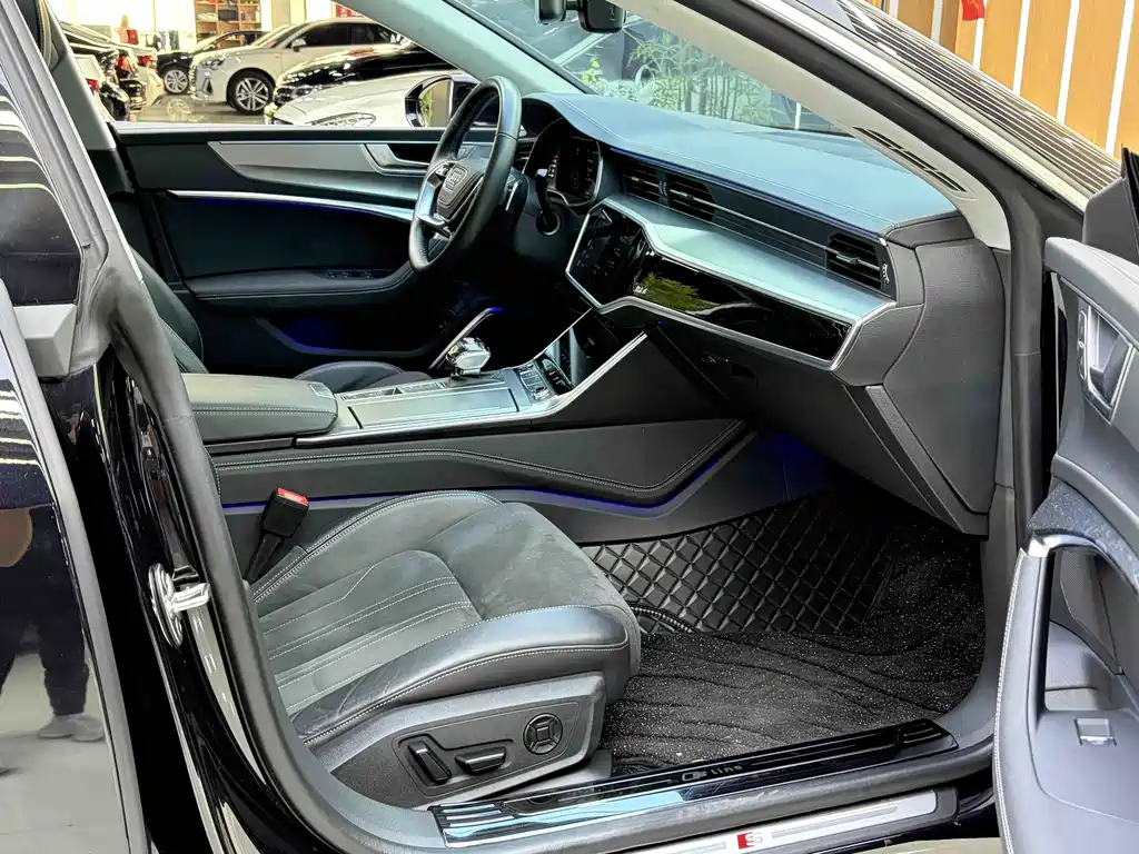 Audi A7L 2024 — фото 15