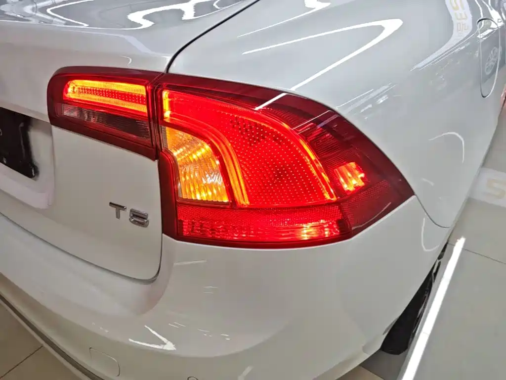 Volvo S60 2019 — фото 8