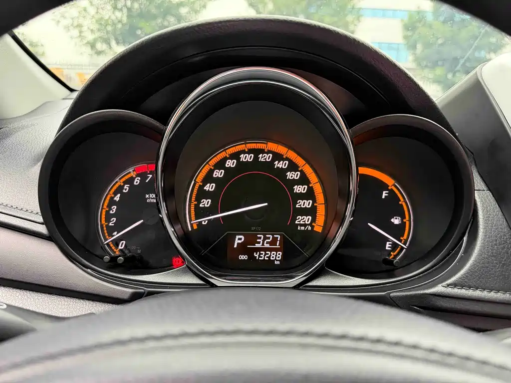 Toyota Yaris L 2023 — фото 4