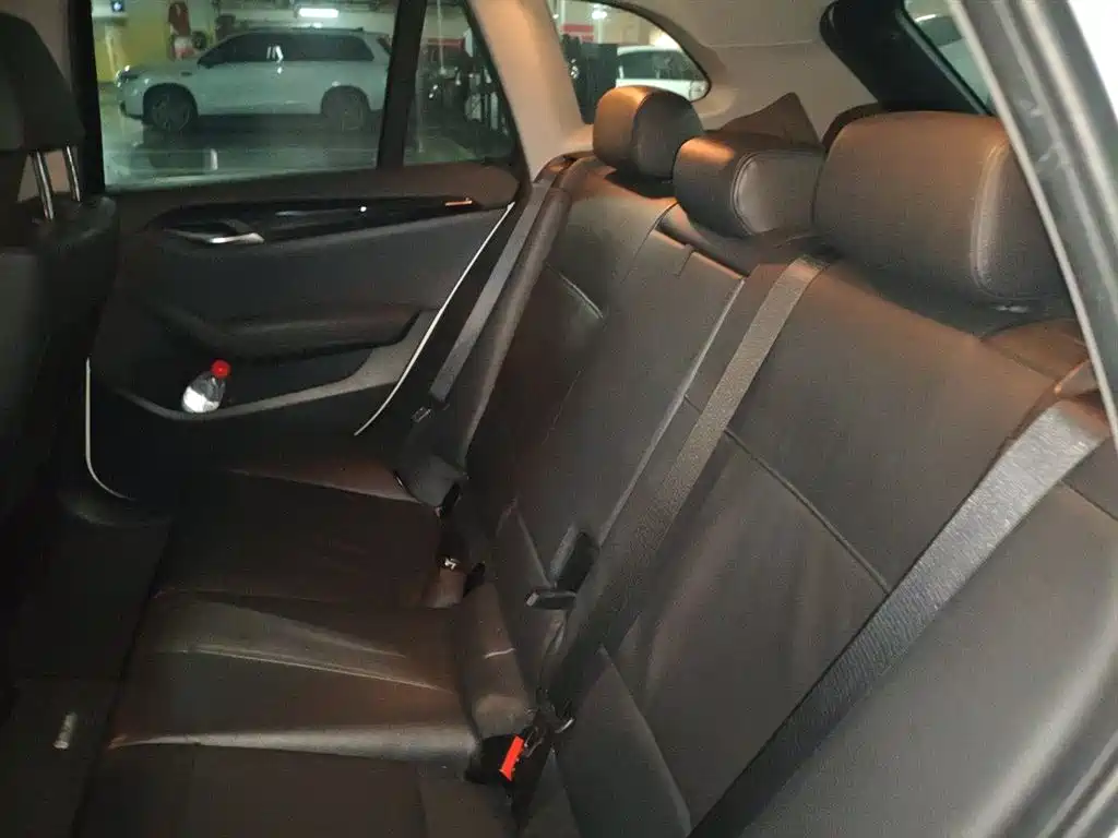 BMW X1 2015 — фото 13