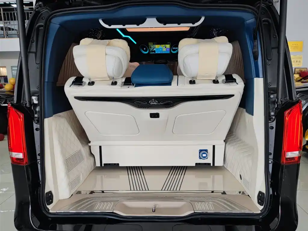 Mercedes-Benz V-Class 2023 — фото 13