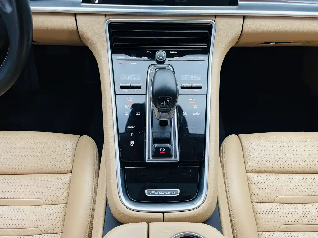 Porsche Panamera 2018 — фото 14