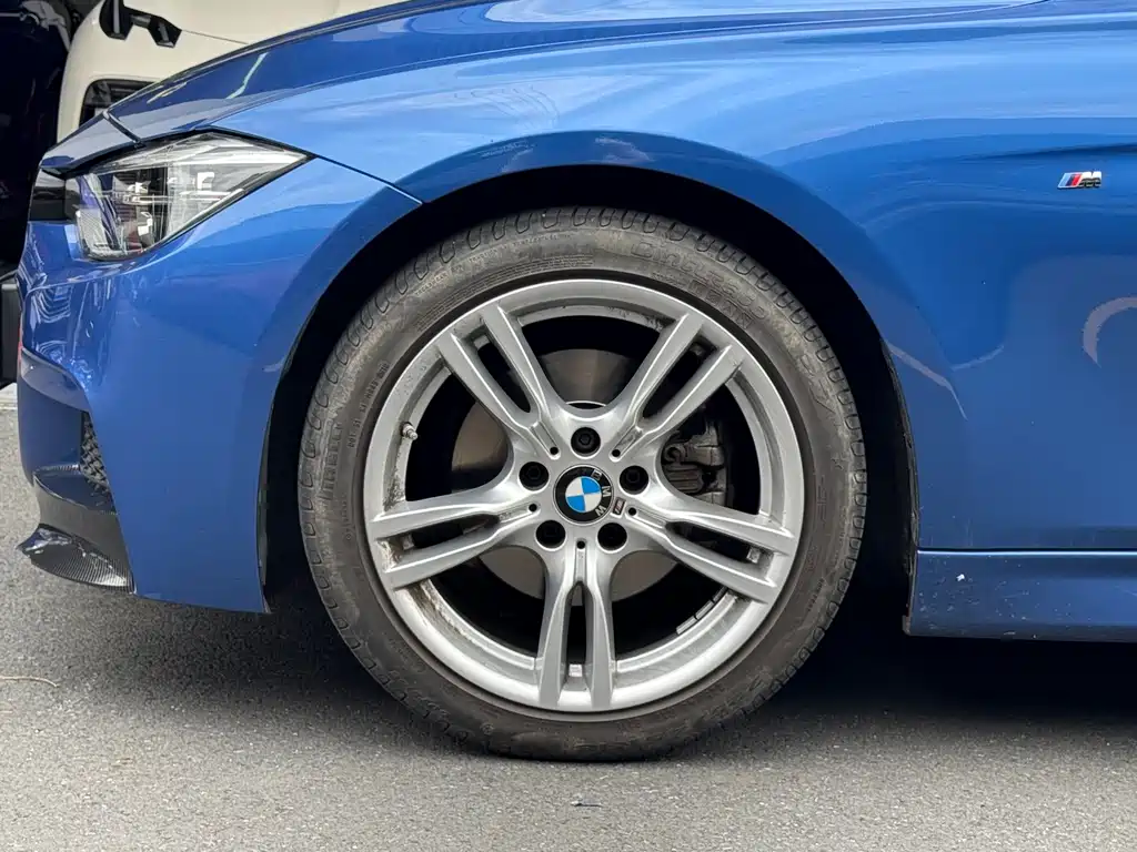 BMW 3 Series 2018 — фото 19