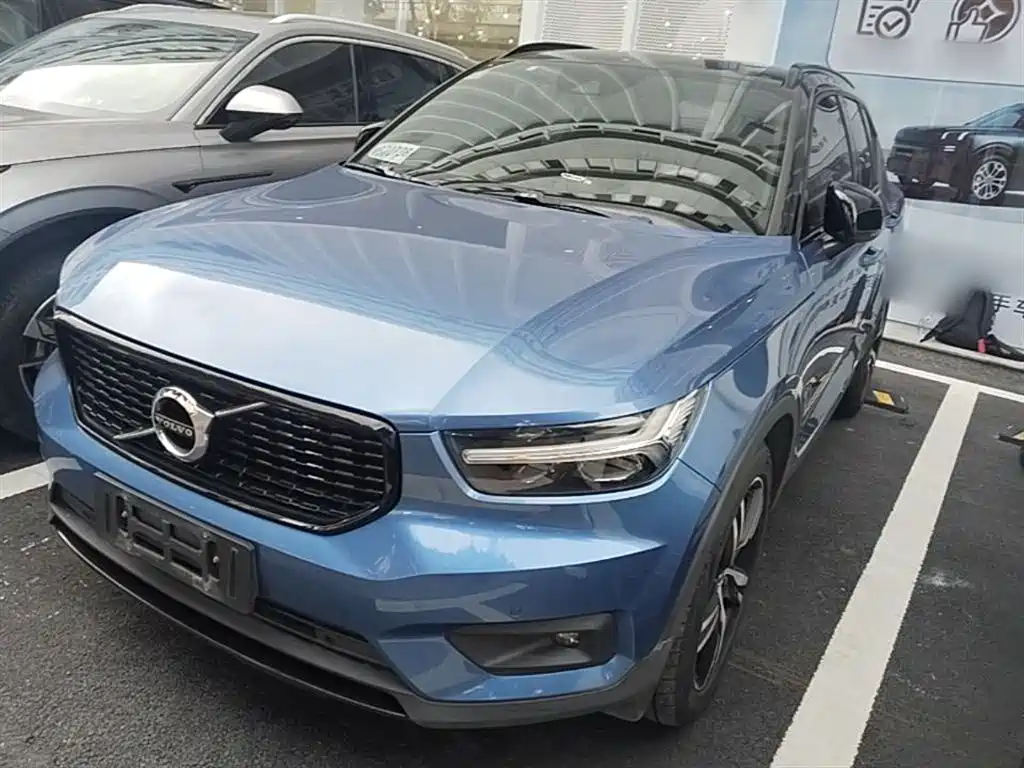 Volvo XC40 2019 — фото 1
