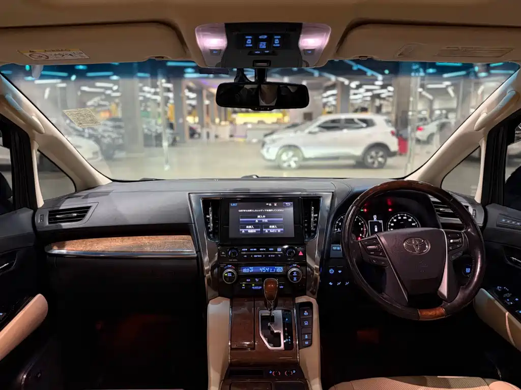 Toyota Alphard 2017 — фото 11