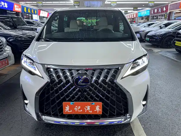 Lexus LM 2020