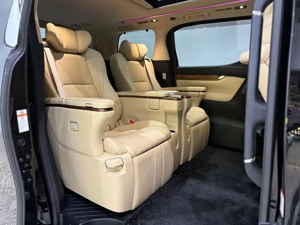 Toyota Alphard 2017 — фото 9