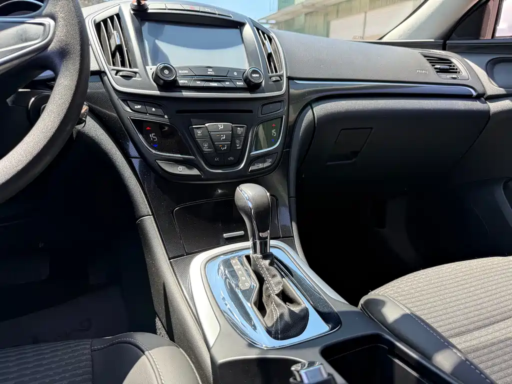Buick Regal 2017 — фото 14