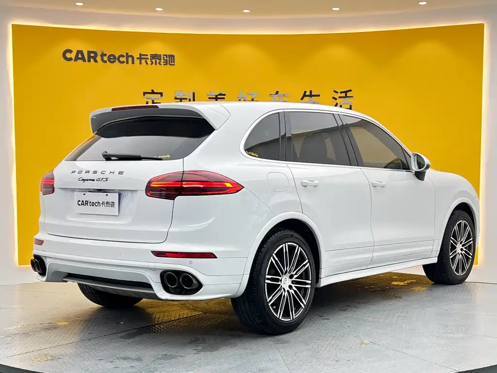 Porsche Cayenne 2017 — фото 26
