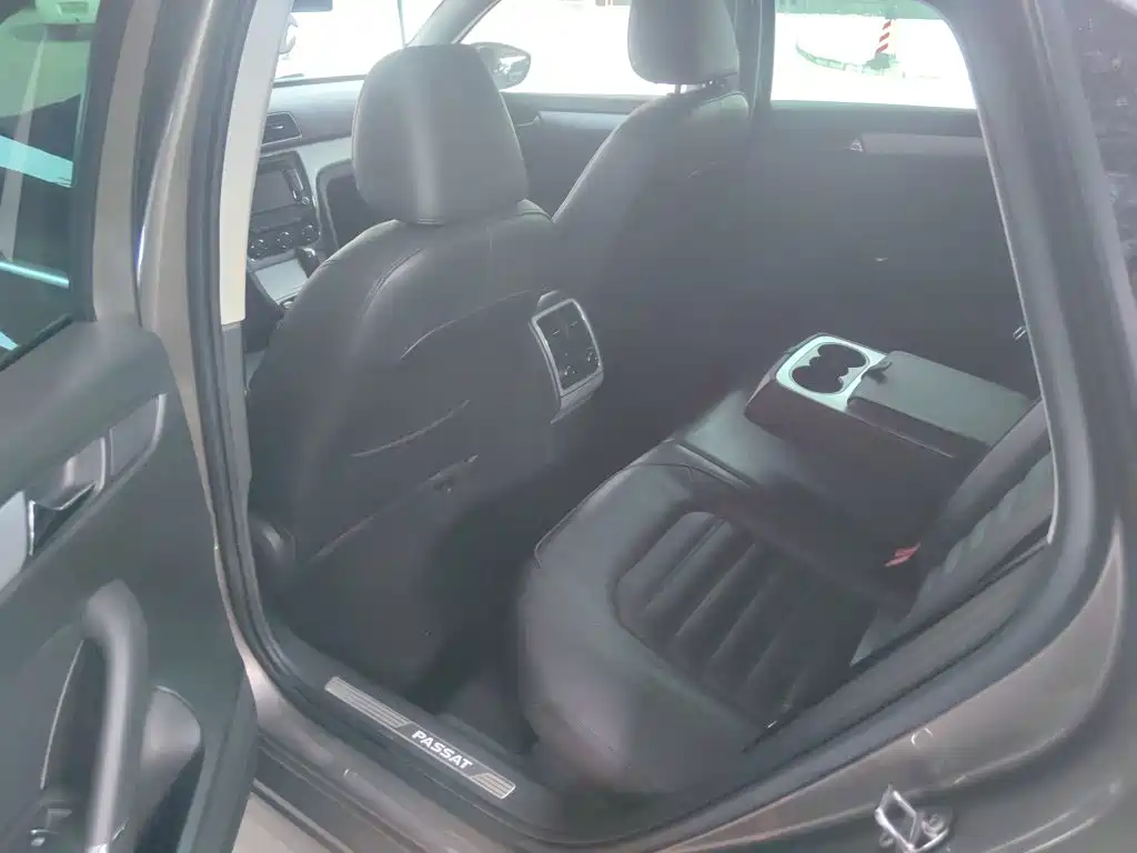 Volkswagen Passat 2015 — фото 13