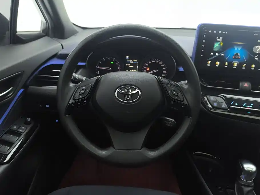 Toyota C-HR 2019 — фото 15