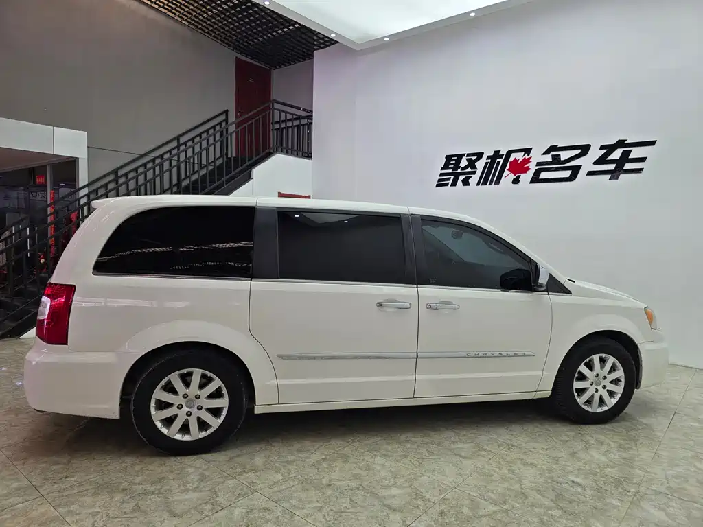 Chrysler Grand Voyager 2013 — фото 8