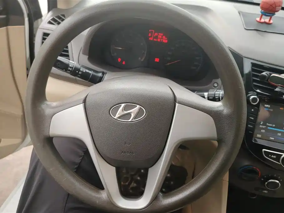 Hyundai Verna 2014 — фото 15