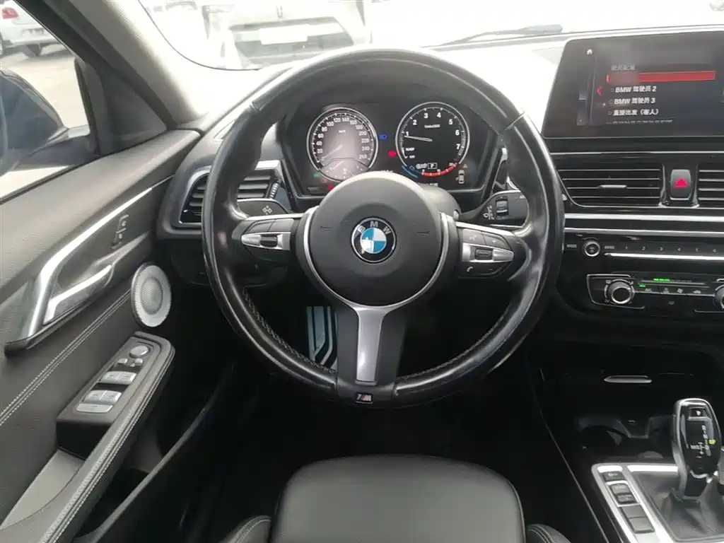 BMW 1 Series 2022 — фото 11