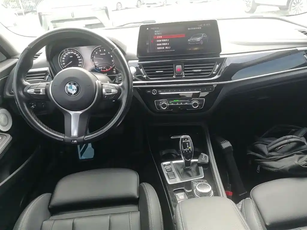 BMW 1 Series 2022 — фото 10