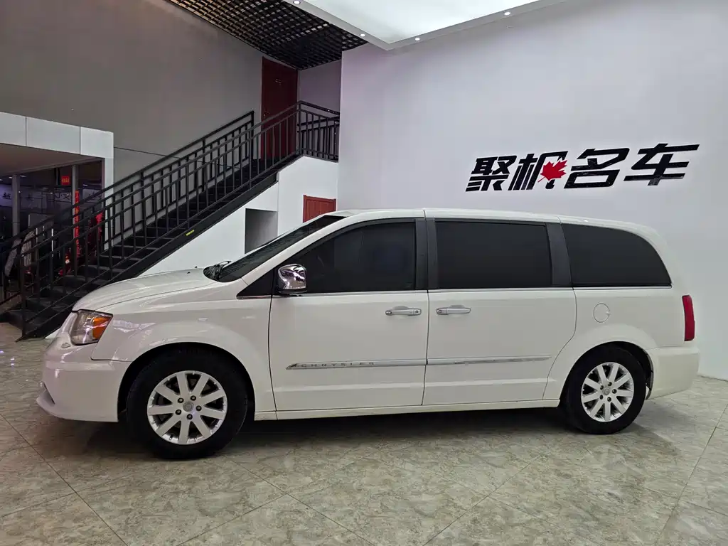 Chrysler Grand Voyager 2013 — фото 4