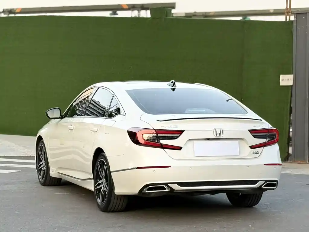 Honda Accord 2022 — фото 10