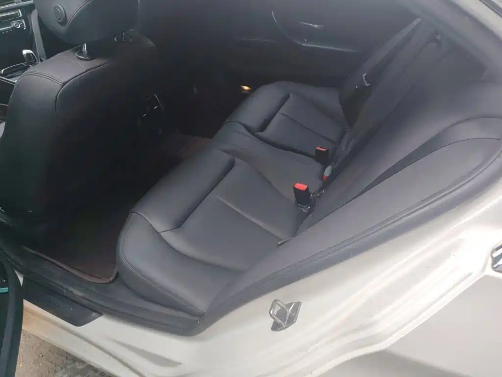 BMW 3 Series 2017 — фото 13