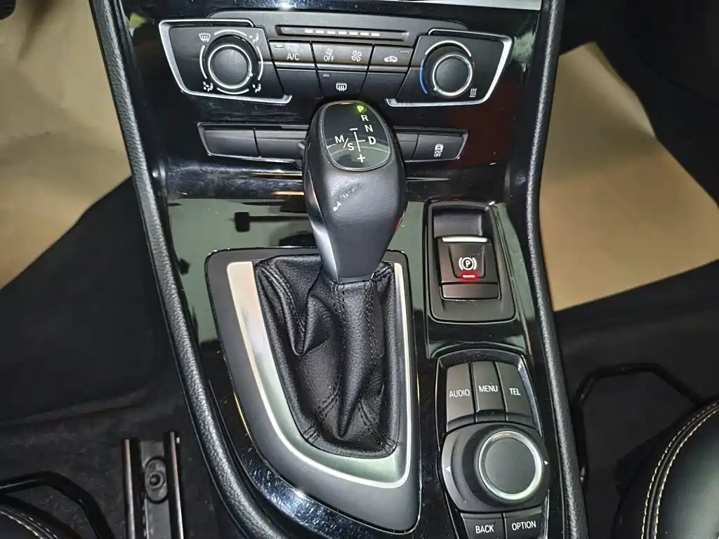 BMW 2 Series Active Tourer 2016 — фото 14