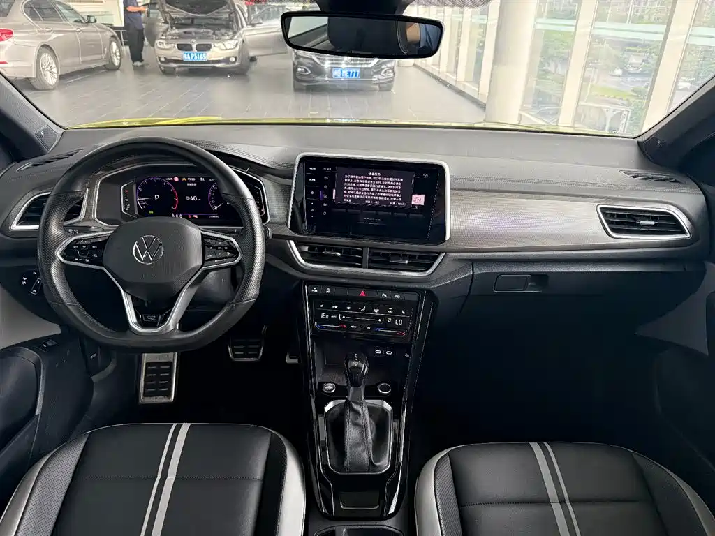 Volkswagen T-Roc 2023 — фото 13