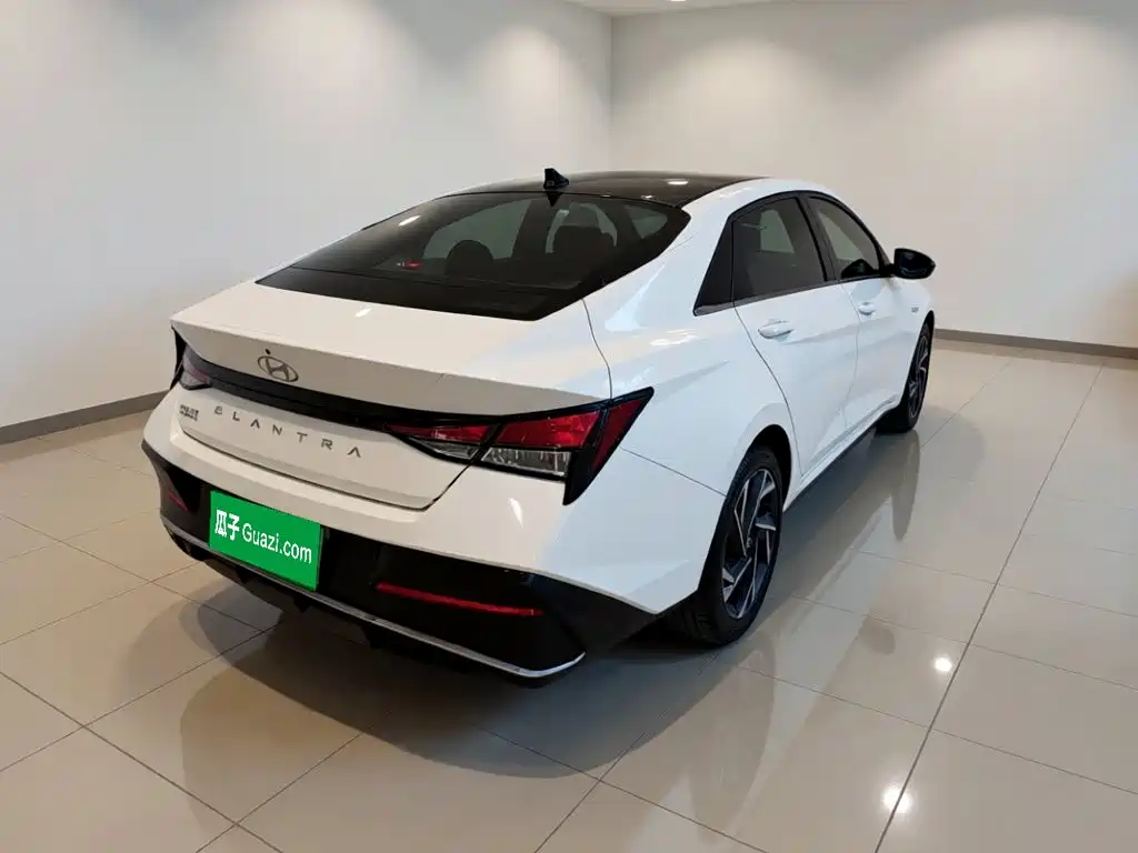 Hyundai Elantra 2024