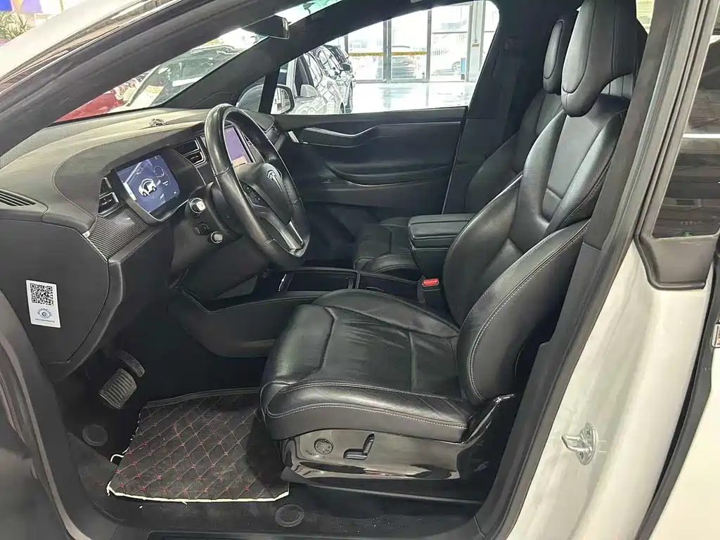 Tesla Model X 2017 — фото 13