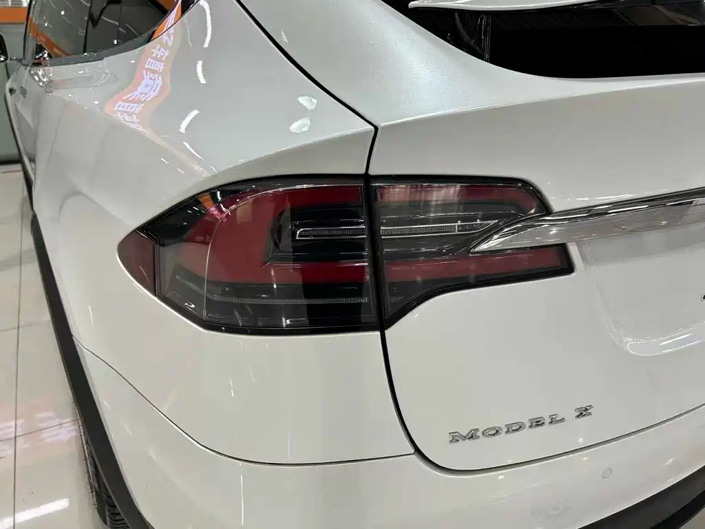 Tesla Model X 2017 — фото 25