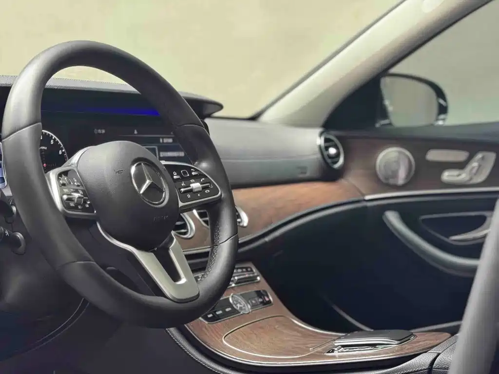 Mercedes-Benz E-Class 2019 — фото 8