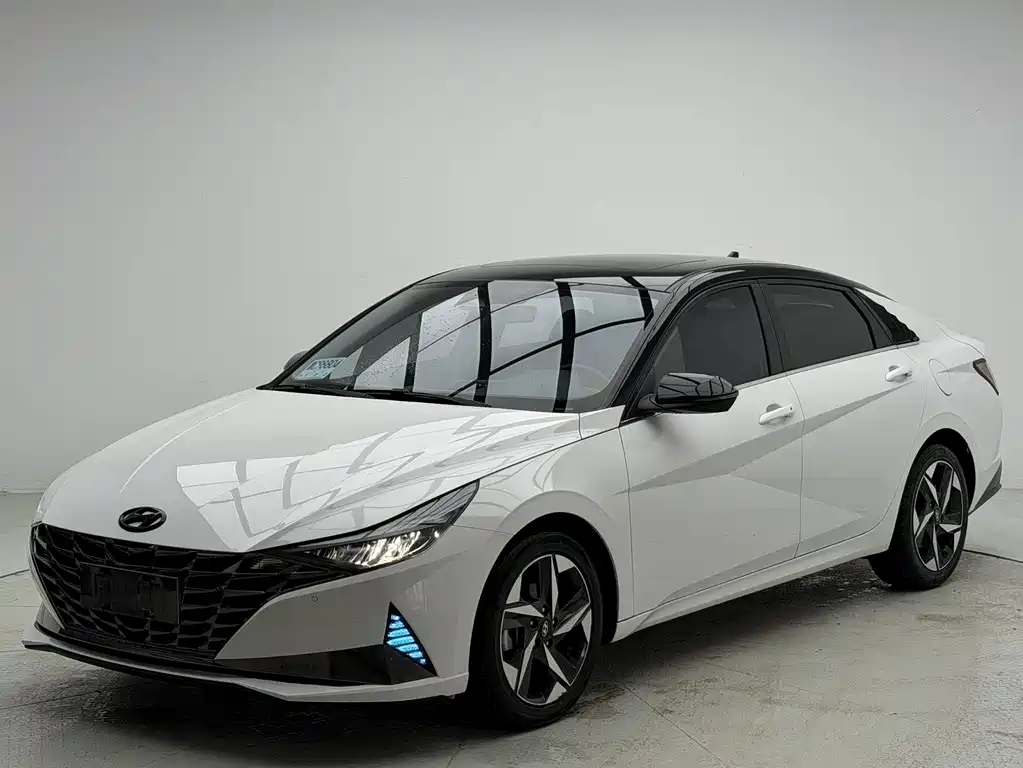 Hyundai Elantra 2022 — фото 1
