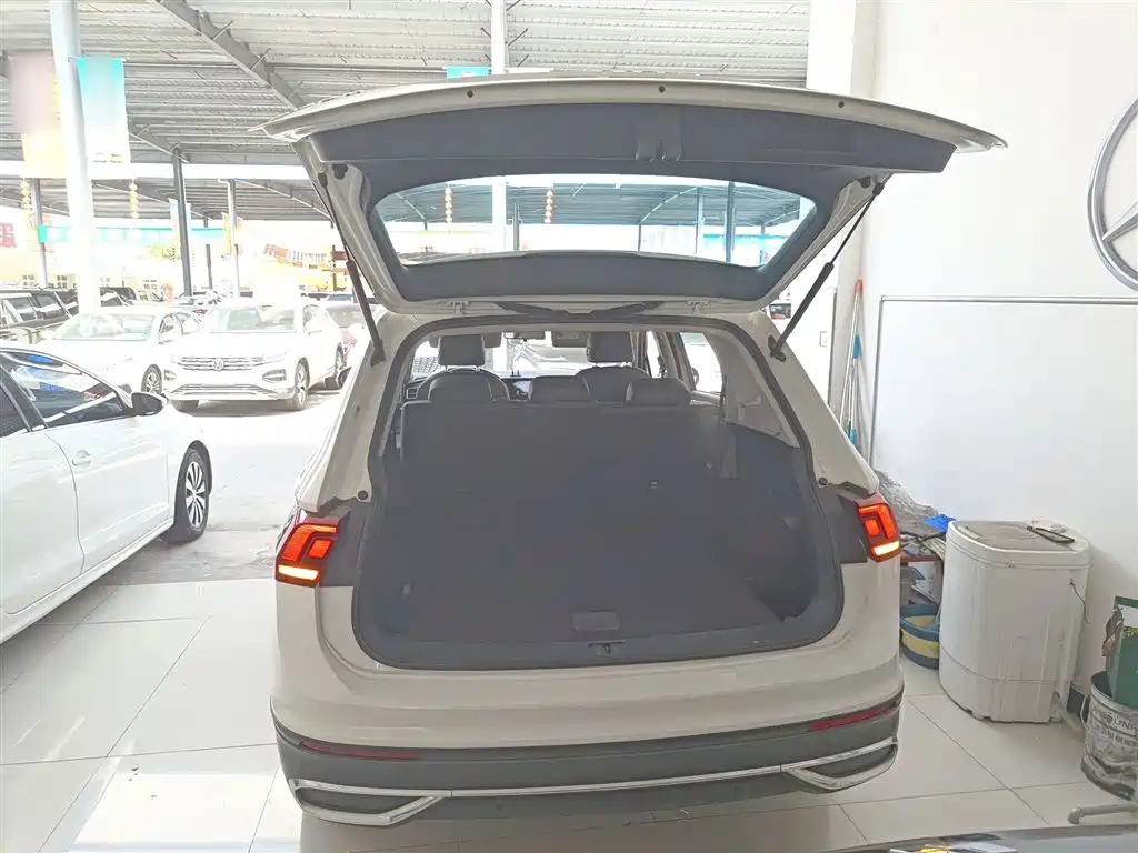 Volkswagen Tiguan L 2022 — фото 15