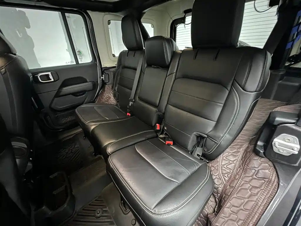 Jeep Wrangler 2021 — фото 14