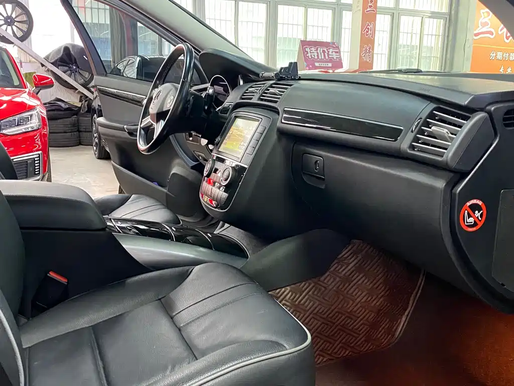 Mercedes-Benz R-Class 2018 — фото 11