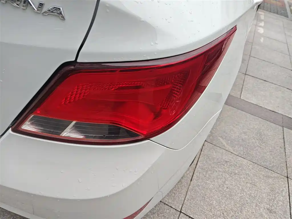 Hyundai Verna 2015 — фото 8