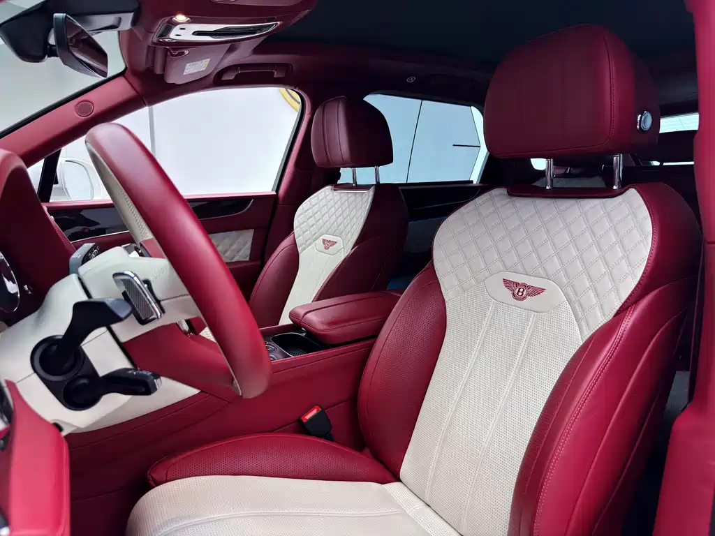 Bentley Bentayga 2021 — фото 16