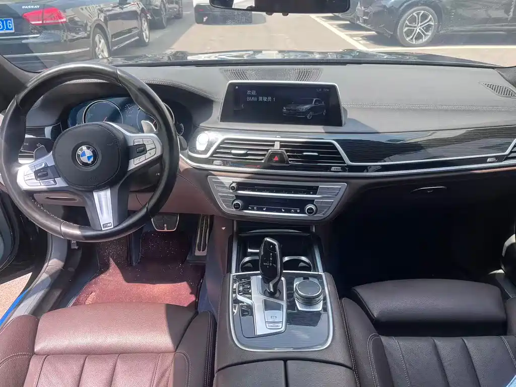BMW 7 Series 2018 — фото 10