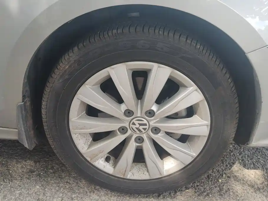 Volkswagen Sagitar 2015