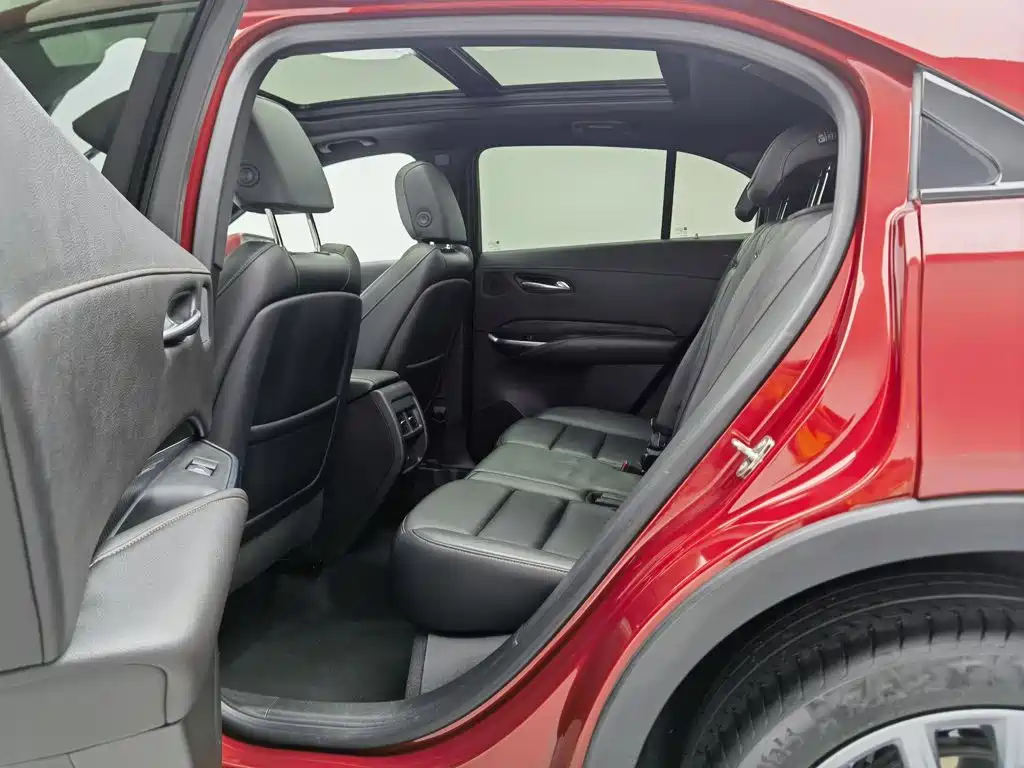 Cadillac XT4 2022 — фото 15